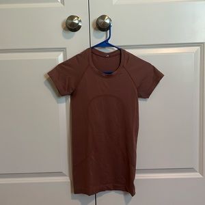 Lululemon, Swifty Tech Short Sleeve Shirt 2.0, Size = 2, Color = Rose Gold